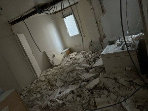 Photo de galerie - Cassage de cloison avec déblayage et nettoyage 