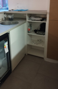Photo de galerie - Fabrication d'un meuble sous-bar sur mesure.