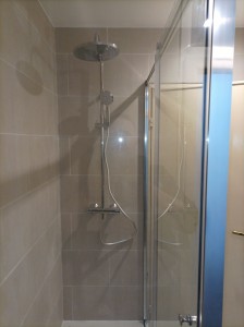 Photo de galerie - Pose de bac a douche et carrelage