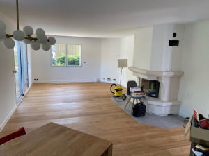 Photo de galerie - Fourniture parquet massif en pose collée.