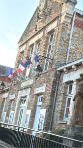 Photo de galerie - Raccrocher les drapeau qui sont tomber par des vents violant 
