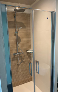 Photo de galerie - Pose d’une paroi et colonne de douche 