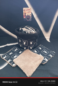 Photo de galerie - Panière et ses 10 lingettes playboy à vendre à 
coton et éponge de bambou 20€