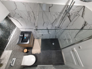 Photo de galerie - Réalisation complète salle de bain avec création d'une évacuation wc 