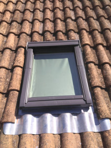 Photo de galerie - Réalisation d'un velux avec étanchéité en zinc