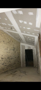 Photo de galerie - Aménagement et réalisation des travaux de placo et bandes à joints – salle arrière du restaurant.