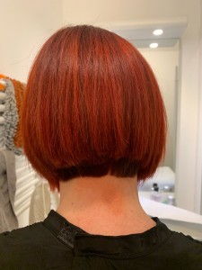 Photo de galerie - Carré plongeant, couleur rouge et ombré Hair