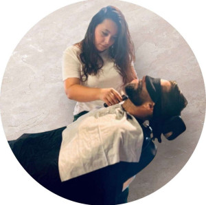 Photo de galerie - Réalisation d'une barbe 