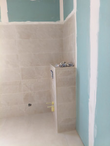 Photo de galerie - Rénovation wc avec posse carrelage et faïence 