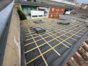 Photo de galerie - Écran sous toiture avec lit tonnage