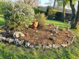 Photo de galerie - Creation d'un massif après avoir tout déraciner et taille des buissons.