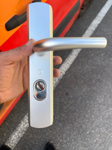 Photo de galerie - Pose de poignée blindé 