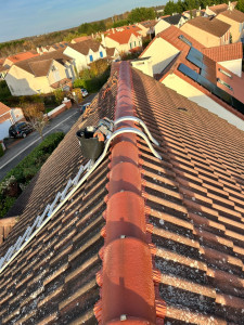 Photo de galerie - Faîtage de toiture tuiles béton double Romane 