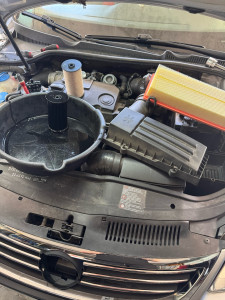 Photo de galerie - Révision VW EOS TDI remplacement filtre huile, filtre gasoil,filtre air, filtre habitacle et vidange. vidange circuit de freinage également.