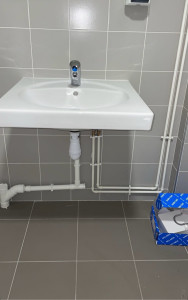 Photo de galerie - Pose de lavabo équipement sanitaire, plus vidange