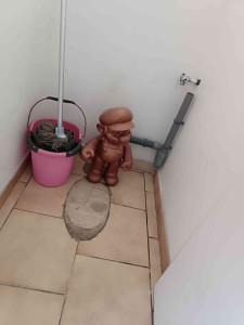 Photo de galerie - Passage de WC... Vers buanderie
