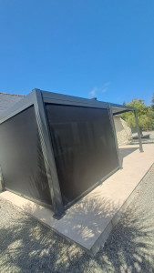 Photo de galerie - Montage pergola bioclimatique 6x3 m
