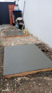 Photo de galerie - Création de dalle béton pour allée...
Recouvert de carrelage anti dérapant 