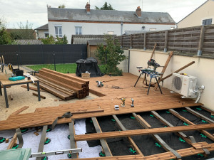 Photo de galerie - Installation terrasse bois sûr plots 