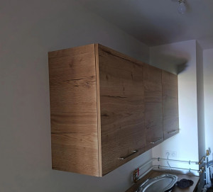 Photo de galerie - Installation de 3 meubles haut dans une arrière cuisine 