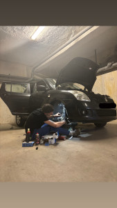 Photo de galerie - Intervention complète sur le système de freinage : changement des disques et plaquettes de frein, avec purge du circuit de freinage. Précision et rigueur dans chaque étape.