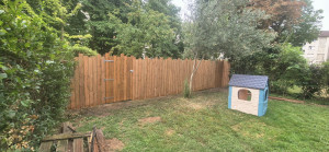 Photo de galerie - Installation d'une clôture avec portillon!  #Clôture #Portillon #Travaux