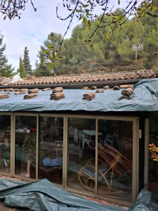 Photo de galerie - Pose de bâche sur toiture