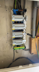 Photo de galerie - Installation de réseau électrique complet puis pose de tableau électrique 4 rangées 