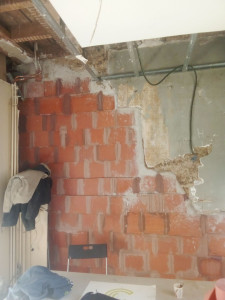 Photo de galerie - Reprise d un mûr en pizet écroulé après un dégât des eaux.