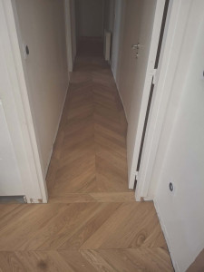 Photo de galerie - Pose parquet collé. 