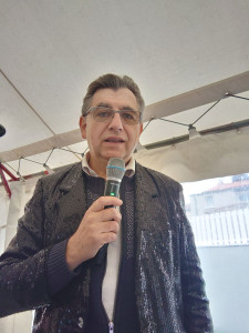 Photo de galerie - à votre service pour toute animation musicale avec mon accordéon mon clavier et la chanson française...