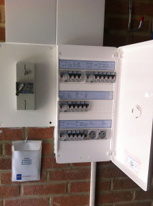 Photo de galerie - Remplacement d'un tableau électrique 
Tableau de l'époque de la construction ( broche et fil fusible )
Réalisé par mes soins avec repérage de tous les circuits d'alimentation 
