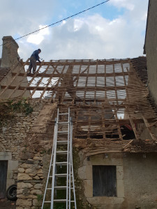 Photo de galerie - Installation de tôles bac acier redressement des pannes (avant installation)