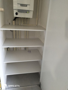 Photo de galerie - étagères au placard 