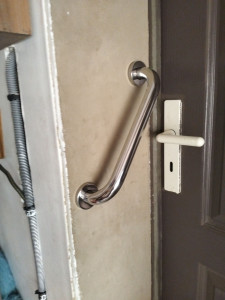 Photo de galerie - Pose de poignée 