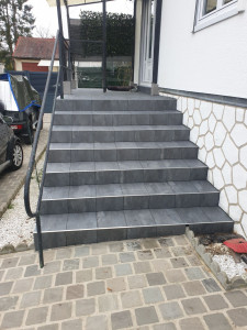 Photo de galerie - Escaliers en carrelage avec nez de marche