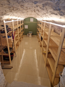 Photo de galerie - Renovation et decoration globale d'une cave voutée