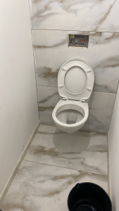 Photo de galerie - Installation, toilette, suspendis plus carrelage