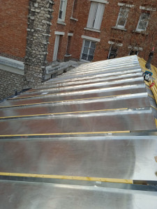 Photo de galerie - Pliage façonnage sur toiture en zinc