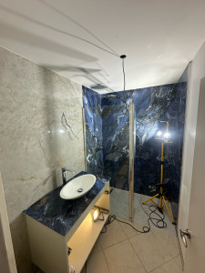 Photo de galerie - Création de Sdb sur mesure avec des carreaux de carrelage entièrement usiner sur mesure