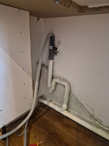 Photo de galerie - Siphon a déplacé pour lave vaisselle 
