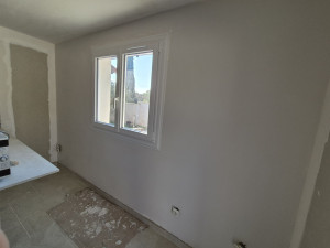 Photo de galerie - Ratissage sur mur anciennement en carrelé après dépose