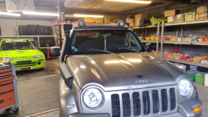Photo de galerie - Montage d'un snorkel sur jeep