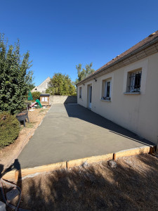 Photo de galerie - Réalisation d’une dalle en béton pour une futur terrasse 