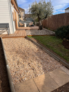 Photo de galerie - Pose de bordure et de galets 