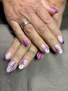 Photo de galerie - Pose de Rubber base , semi permanent et nail art fait main , produit de qualité et tenue garantie 4semaines.