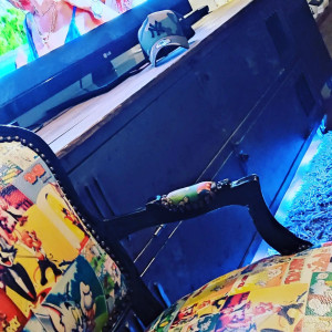 Photo de galerie - Restauration de vieux objets (casier table siege ext)en meuble design moderne usine 