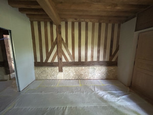 Photo de galerie - Maçonnerie du soubassement en pierre, pose des pierres sous poteaux et réaliserions des enduit d’entre colombages 