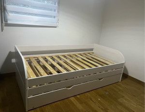 Photo de galerie - ?️ Montage lit triple Conforama – Trilo 80x190 cm Montage complet d’un lit triple Conforama (2 cartons) incluant l’assemblage de la structure multi-niveaux, la pose des lattes et du tiroir inférieur. Résultat propre et solide.