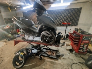 Photo de galerie - Remplacement des pneus Piaggio MP3 300 yourban
